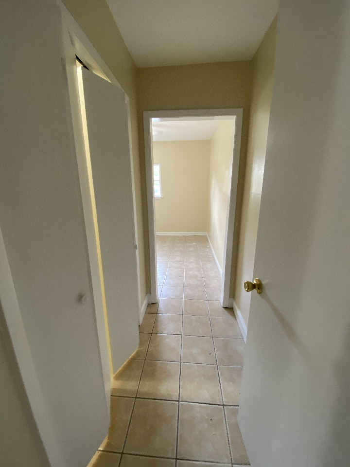 103 S Queens Dr